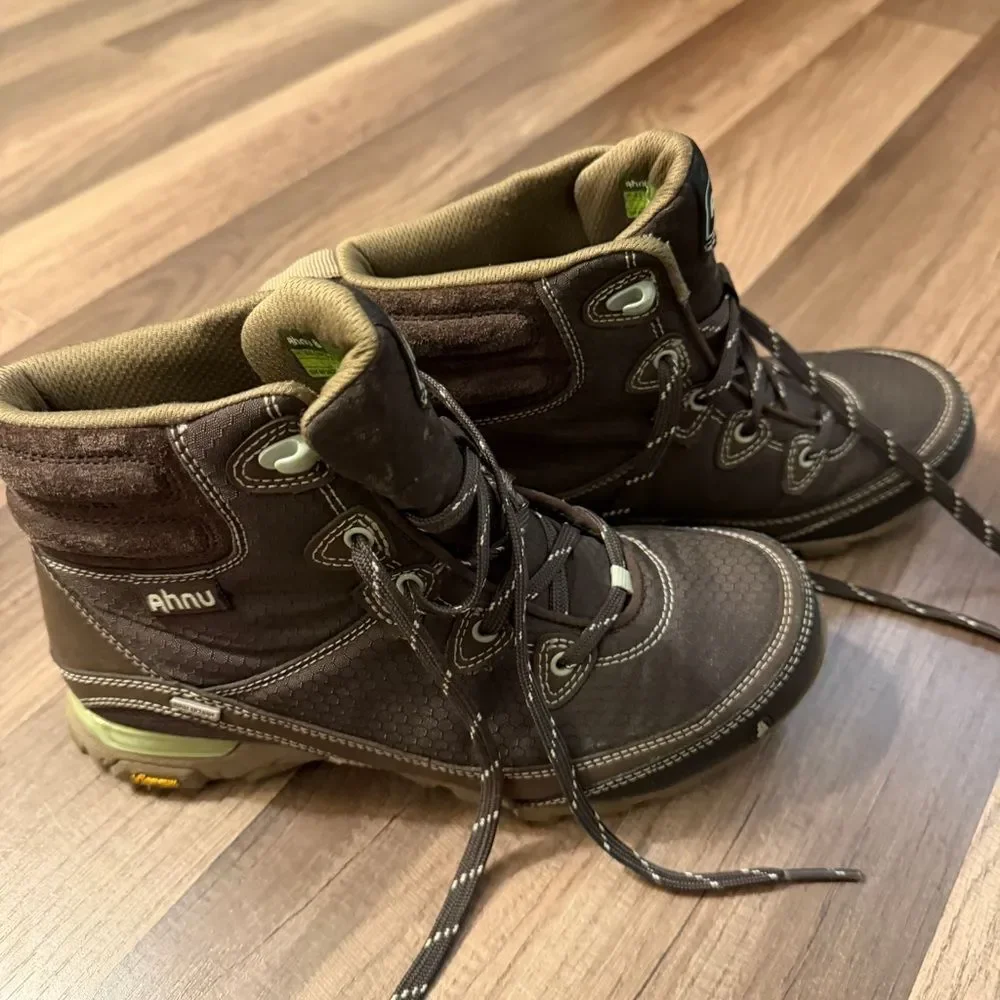 Ahnu by Teva Sugarpine Women’s Dark Brown Waterproof Hiking Boots 6.5